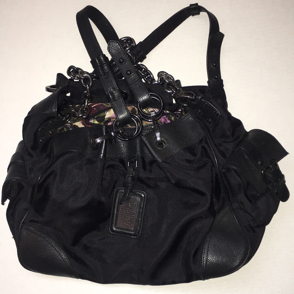 JR Paris 75 Black Chain Shoulder Bag – Distinction Élégance Edition